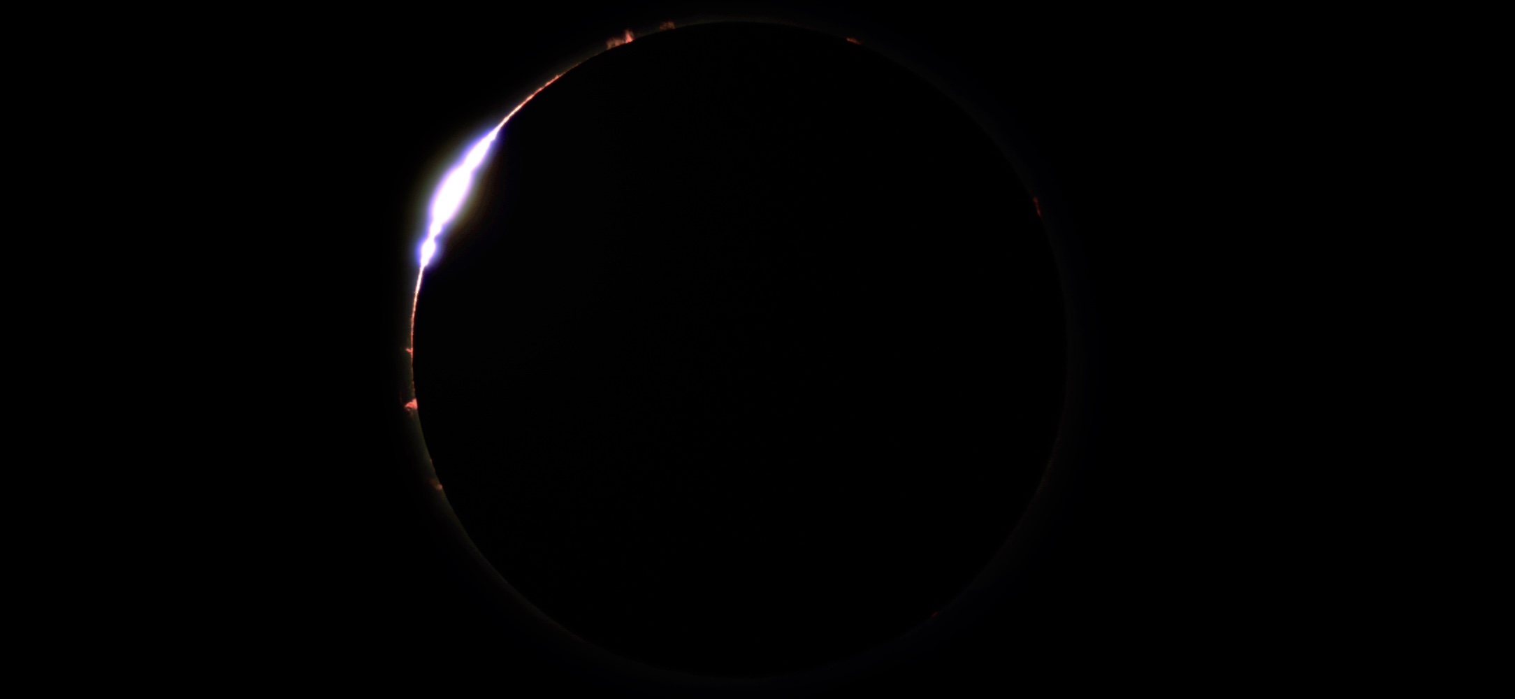 Efeito de anel de diamante num eclipse solar
