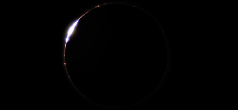 Efeito de anel de diamante num eclipse solar
