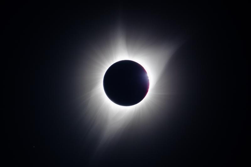 Pérolas de Baily durante um eclipse total